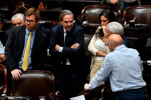 Los «dialoguistas» le piden al gobierno que se haga cargo del costo político de desconocer los cambios a la ley Bases