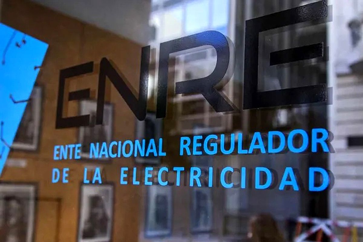 El gobierno adelantó el aumento de la tarifa eléctrica y avisó a Edenor y Edesur pero no a los usuarios