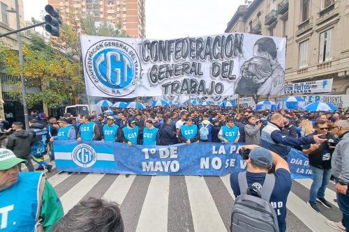 El movimiento sindical marchó por el Día del Trabajador y la Trabajadora y en defensa de la patria