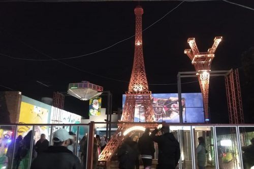 Si la Torre Eiffel no quiere moverse de París, Rubén Díaz la convence y la trae a Argentina