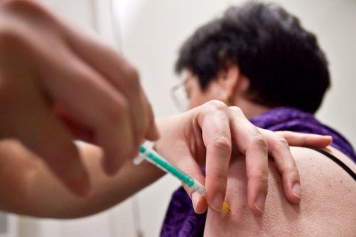 ¿Ajuste encubierto? el Ministerio de Salud subestima la población a vacunar