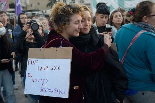 Mujeres y LGBTIQ+ reclamaron justicia por el ataque contra lesbianas en Barracas