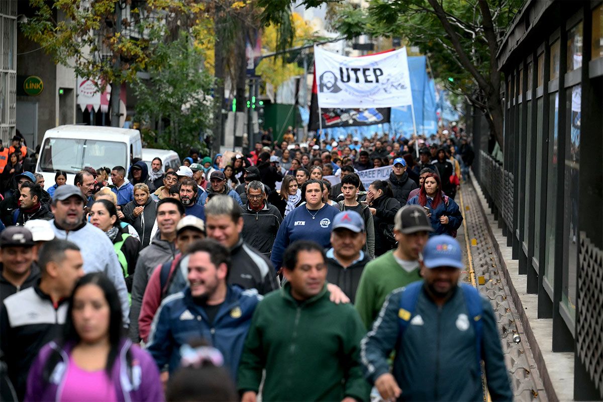 Más de 500 cortes en todo el país «contra el hambre y la eliminación de programas de Milei y Pettovello»