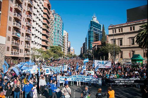 Preparan una masiva protesta contra Milei en Córdoba para el 25 de mayo