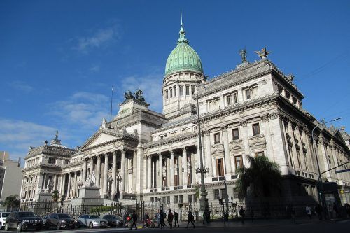 Lo que viene en el Congreso tras las críticas al DNU de Milei para el acuerdo con el FMI