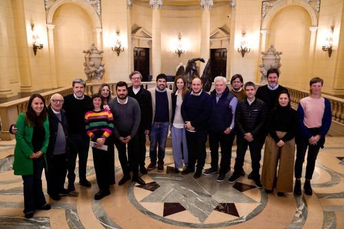 Un homenaje a Carlos Mugica que rompió la grieta en la Legislatura