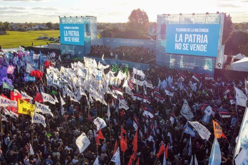 La militancia protagonizó el acto de Kicillof en Florencio Varela