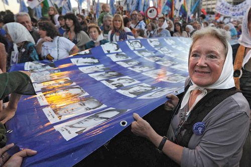 Falleció Nora Cortiñas, Madre de Plaza de Mayo y luchadora incansable de los Derechos Humanos