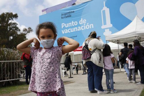 La vacuna Covid pediátrica salvó vidas: la evidencia argentina, según la prestigiosa revista Vaccine