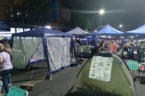 A pesar de las fuertes lluvias, el acampe y las protestas en Misiones ya cumplen una semana y siguen sumando sectores