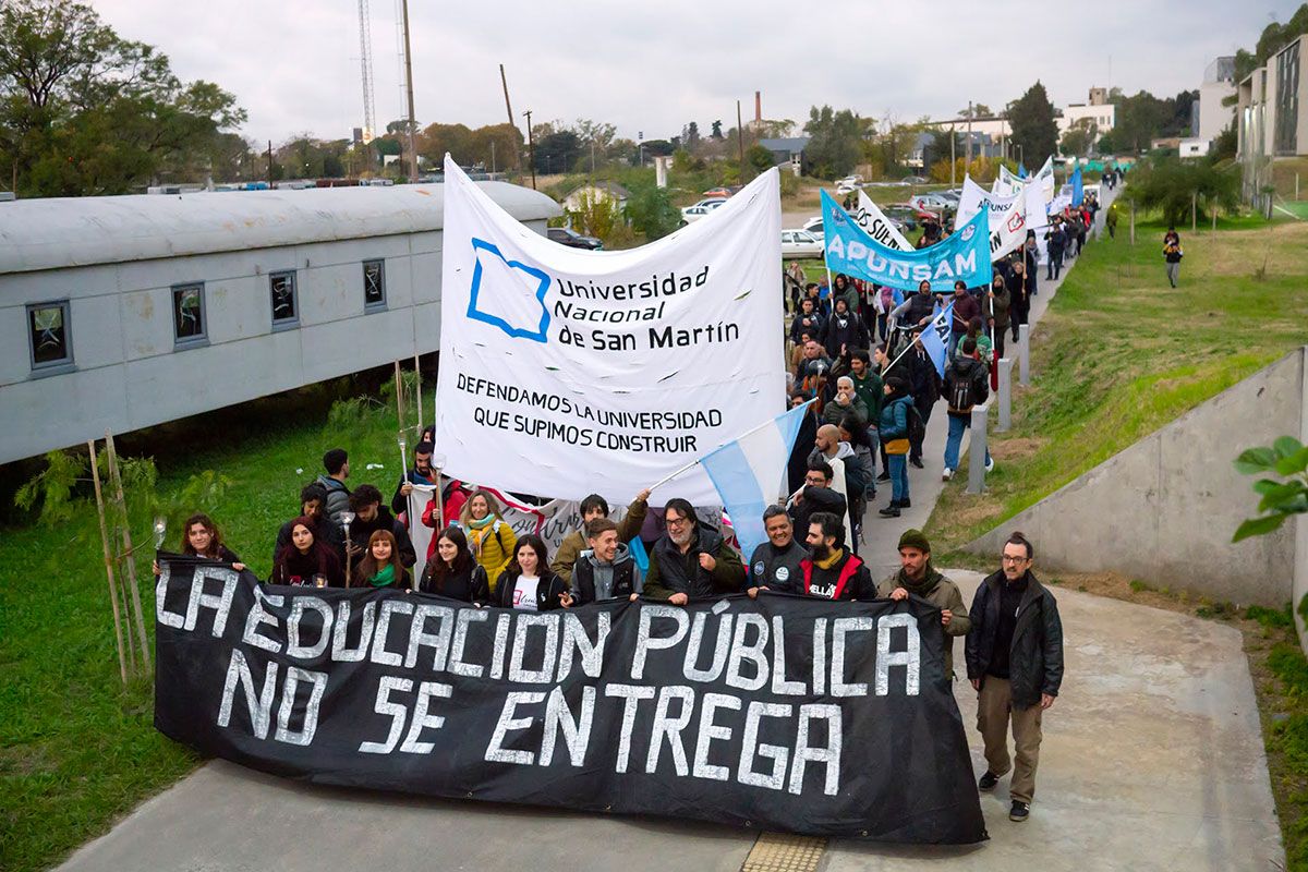 Paro universitario: cómo se vivió en la UNSAM la marcha de antorchas y la defensa de la educación pública