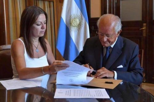 El Gobierno firmó un acuerdo con el polémico Abel Albino para repartir alimentos y beneficiará a Mendoza