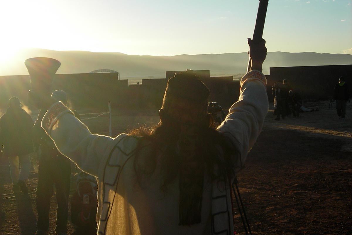 Salgan al sol: bailando en el año nuevo andino en Tiwanaku