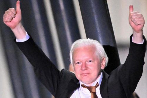 Julian Assange y «los hombres libres del mundo que sufren, luchan y vencerán»