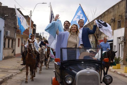 Marcos Peña no mejora la imagen de la precandidata de la derecha uruguaya
