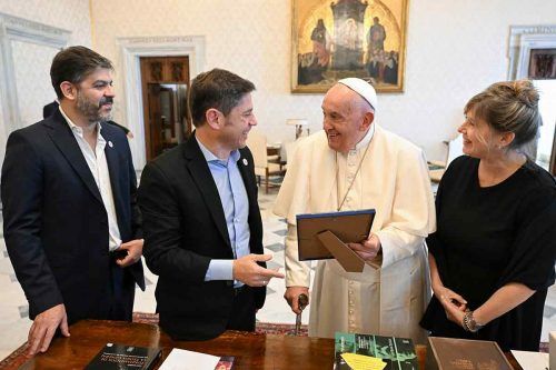 Kicillof se reunió por primera vez con el Papa Francisco: de qué hablaron