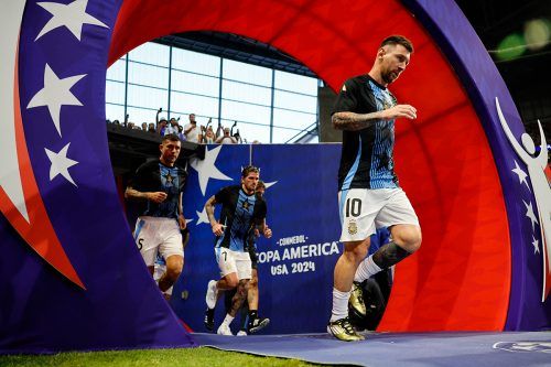 Tras el cumpleaños de Messi, Argentina quiere poner segunda ante Chile «con algun retoque» en el equipo