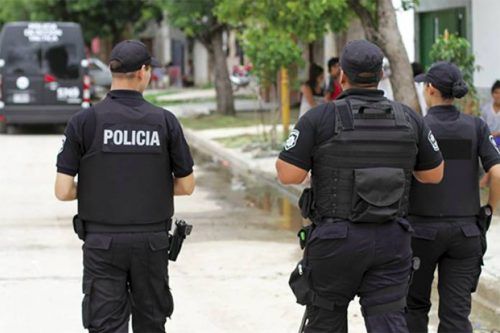 Piden prisión preventiva para tres policías y dos prefectos, acusados de matar a un hombre a golpes