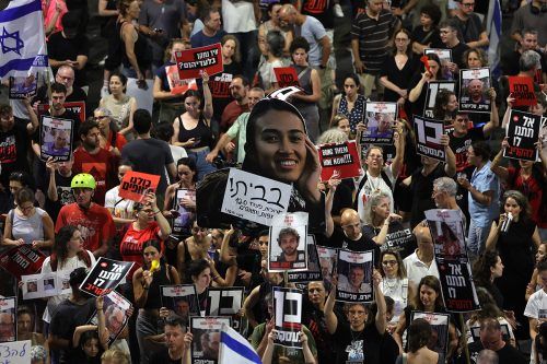 Protestas contra Netanyahu a pesar del rescate de cuatro rehenes en Gaza