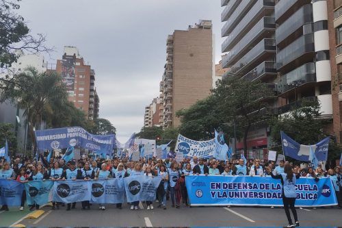 Conflictos docentes en distintos puntos del país por salarios bajos y nuevas leyes