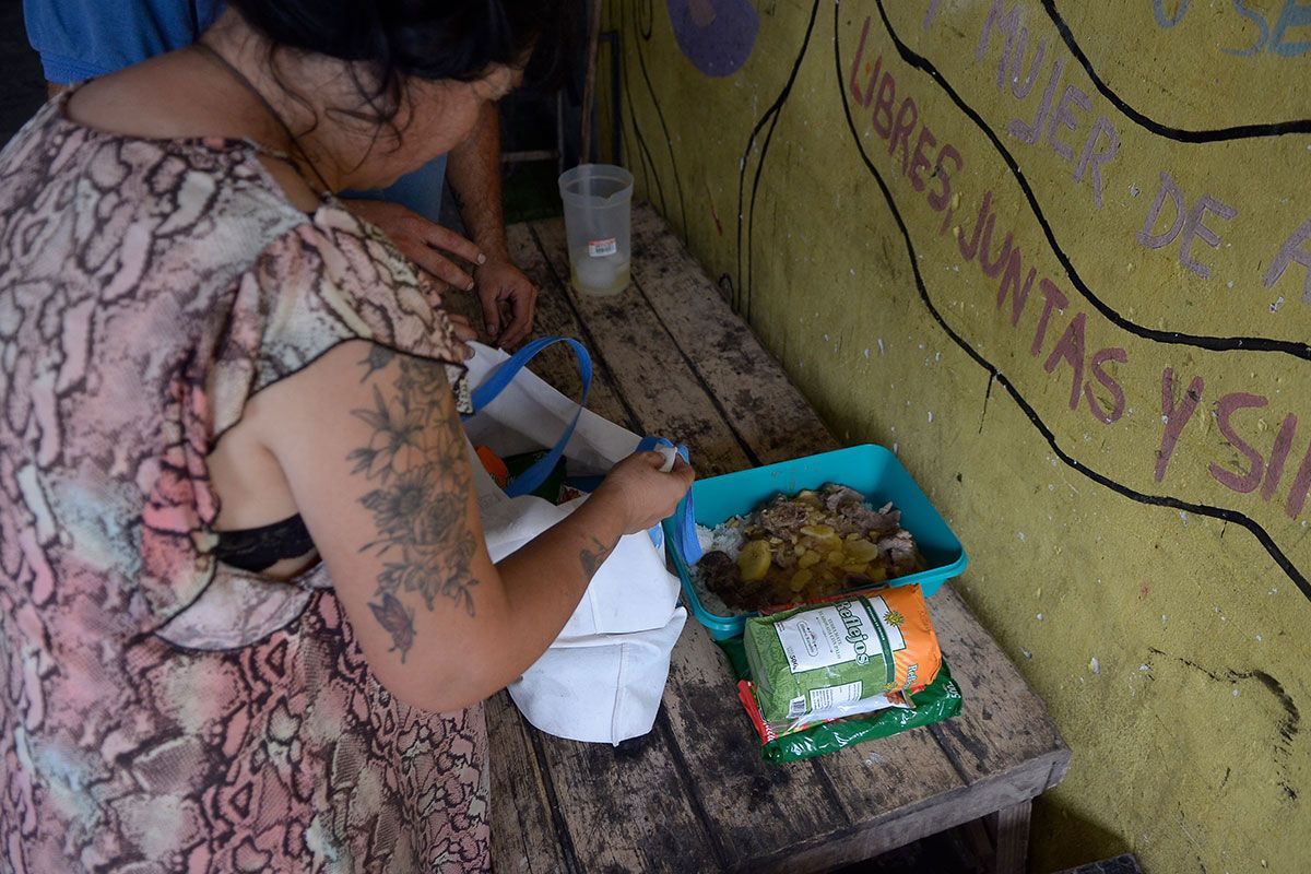 Feminización de la pobreza: cómo impactan en las mujeres la falta de trabajo y la caída del consumo