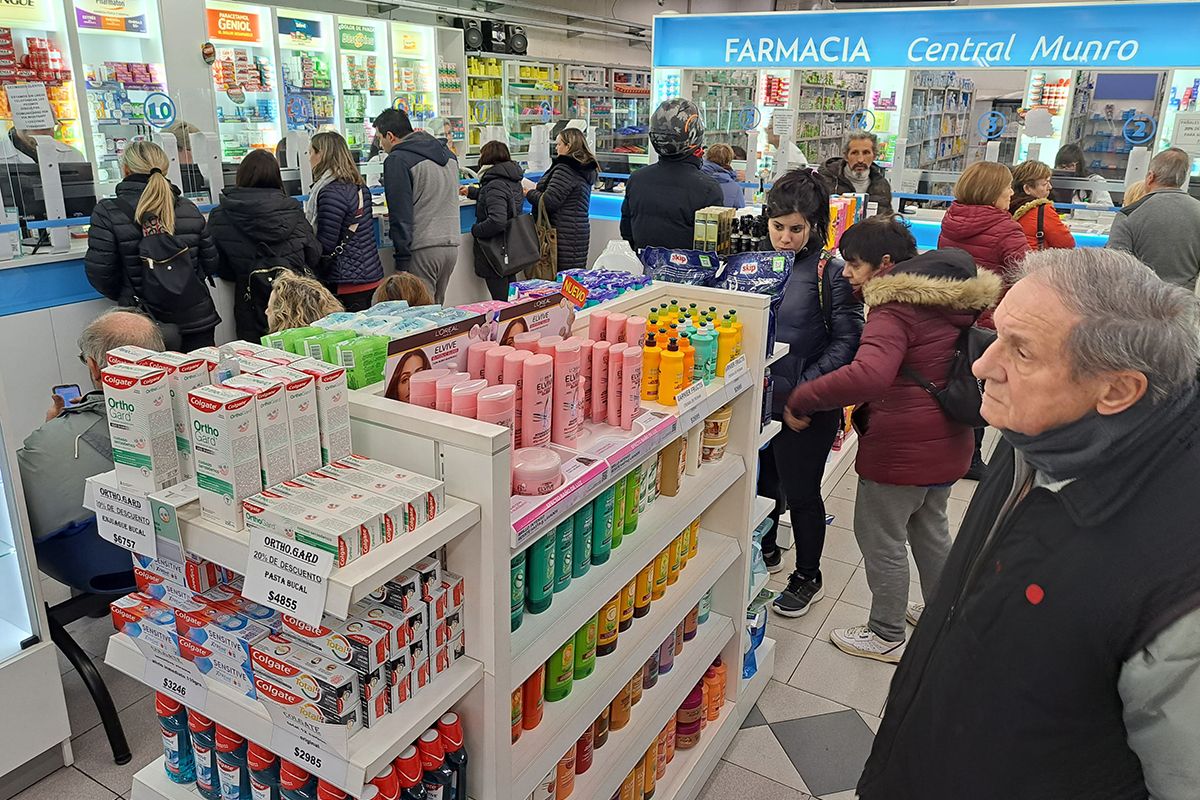 Pese a las alertas por la automedicación que crece, los remedios de venta libre se podrán exhibir en góndolas de farmacias