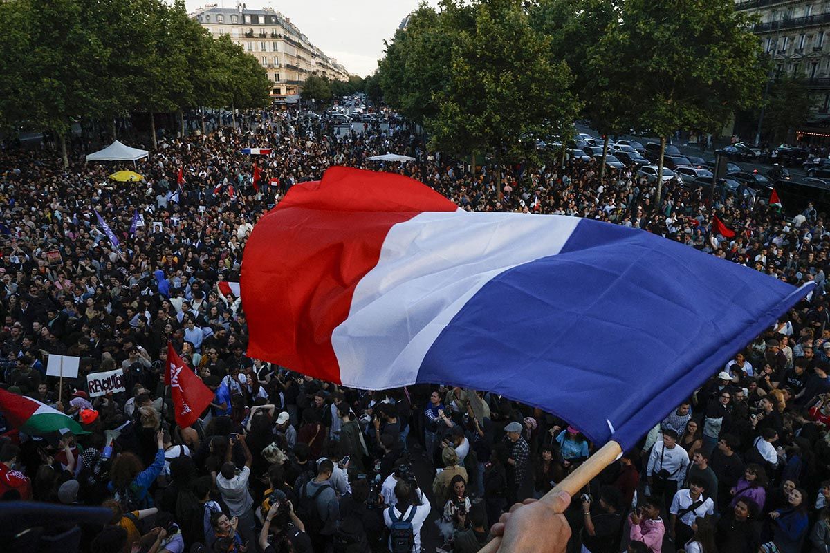 Los pasos que siguen en Francia para intentar formar gobierno tras el freno a la extrema derecha