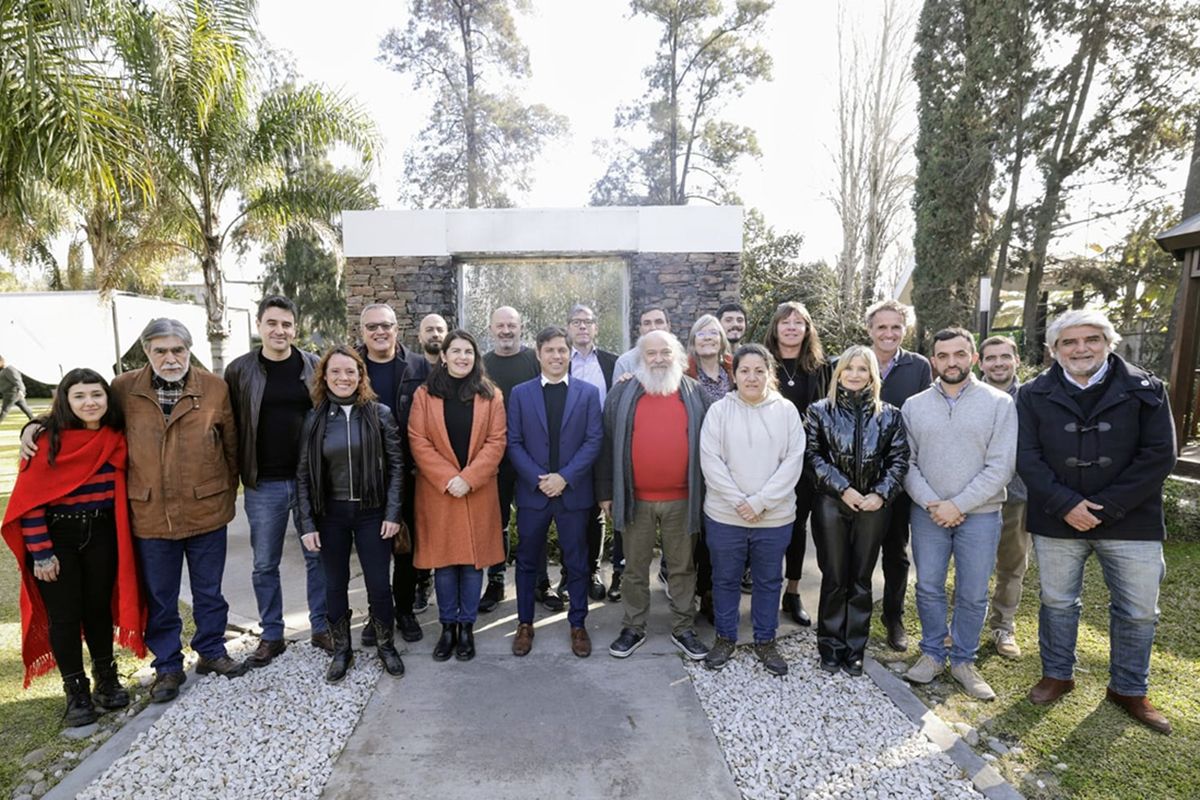 Kicillof se reunió con la mesa nacional del Movimiento Evita: críticas a Milei y mensaje interno