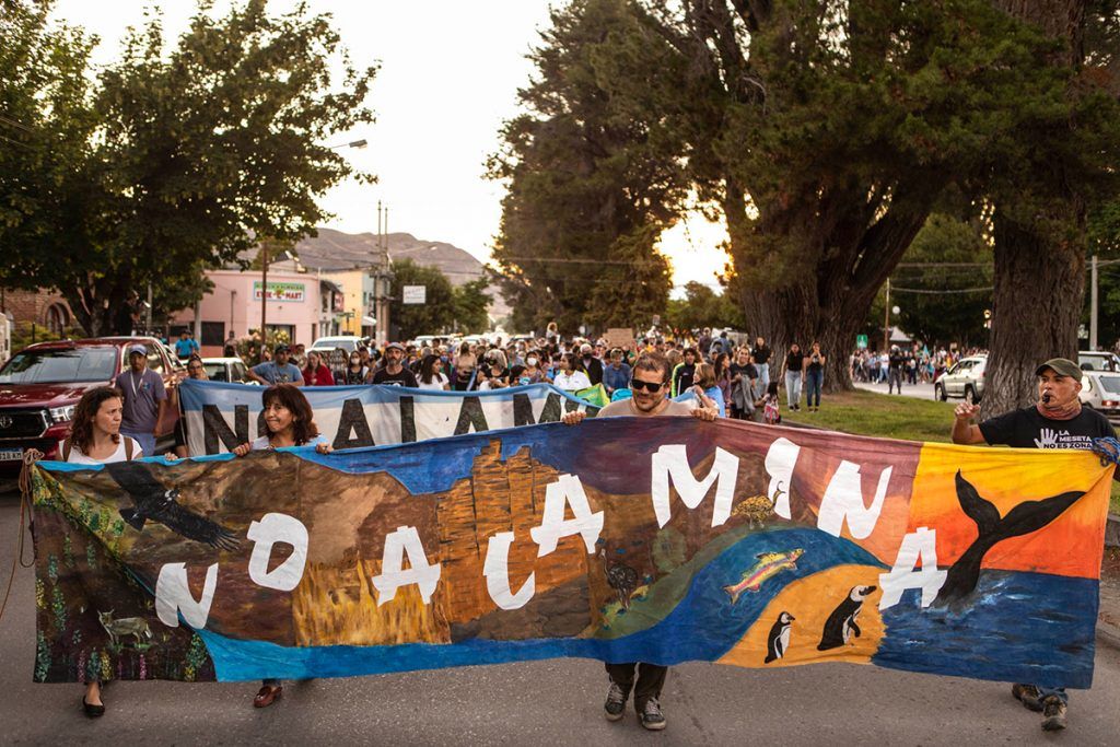 noticiaspuertosantacruz.com.ar - Imagen extraida de: https://www.tiempoar.com.ar/ta_article/dia-mundial-contra-la-megamineria-la-resistencia-como-palo-en-la-rueda-del-saqueo/