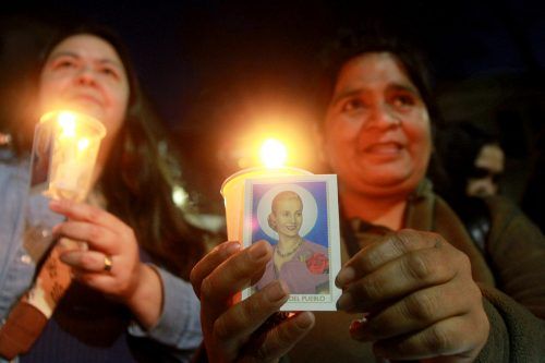 Imposible apagar tanto fuego: voces en la marcha de antorchas por Evita