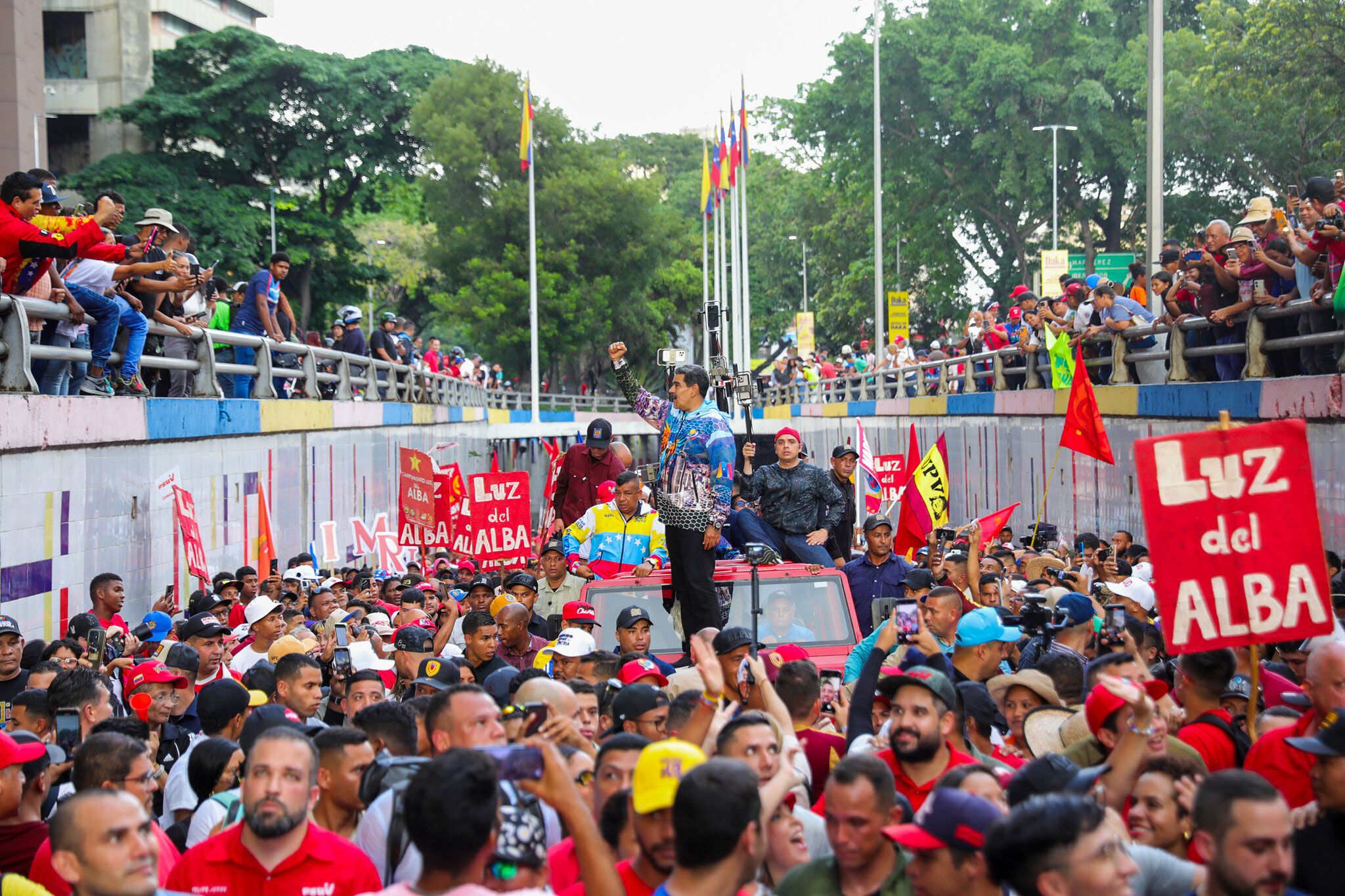 La campaña electoral en Venezuela empezó con actos y movilizaciones