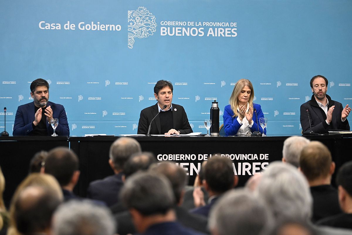 Kicillof transfirió fondos a los municipios y acelera la negociación por el Presupuesto