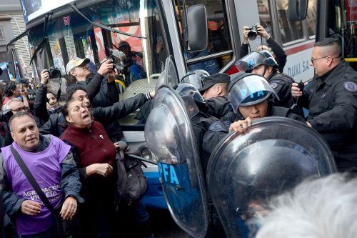 El veto de Milei azuza la rebelión de los jubilados contra un ajuste brutal