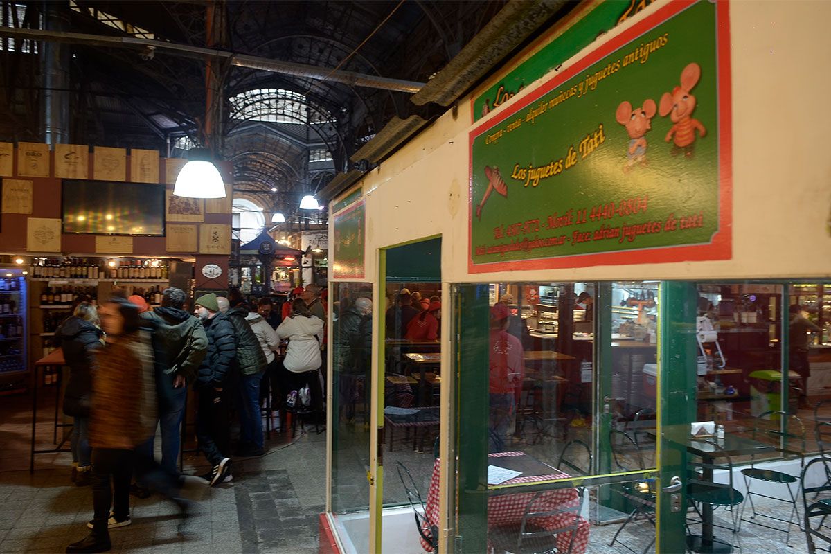 Entre la gentrificación, el turismo y los alquileres siderales, el Mercado de San Telmo pierde a sus emblemas