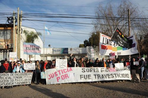 Travesticidio de Sofía Fernández: marcha frente a la comisaría de Pilar donde la mataron