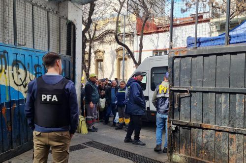 Allanan la sede central de la UTEP y obstruyen un comedor comunitario