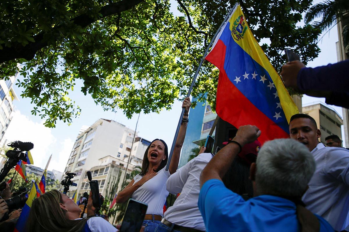 La oposición venezolana vuelve a las calles para insistir en su victoria