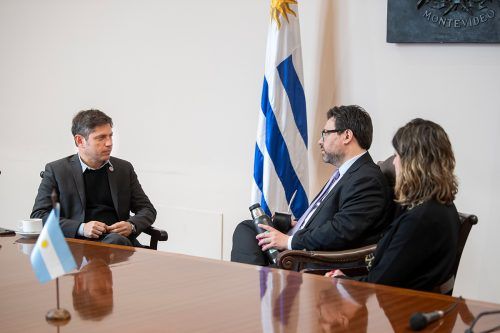 Kicillof en Uruguay: «Tenemos que trabajar por la integración regional  desde la Provincia»