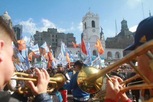 San Cayetano: movimientos sociales y sindicatos marcharon y responsabilizaron a Milei por el hambre y el desempleo