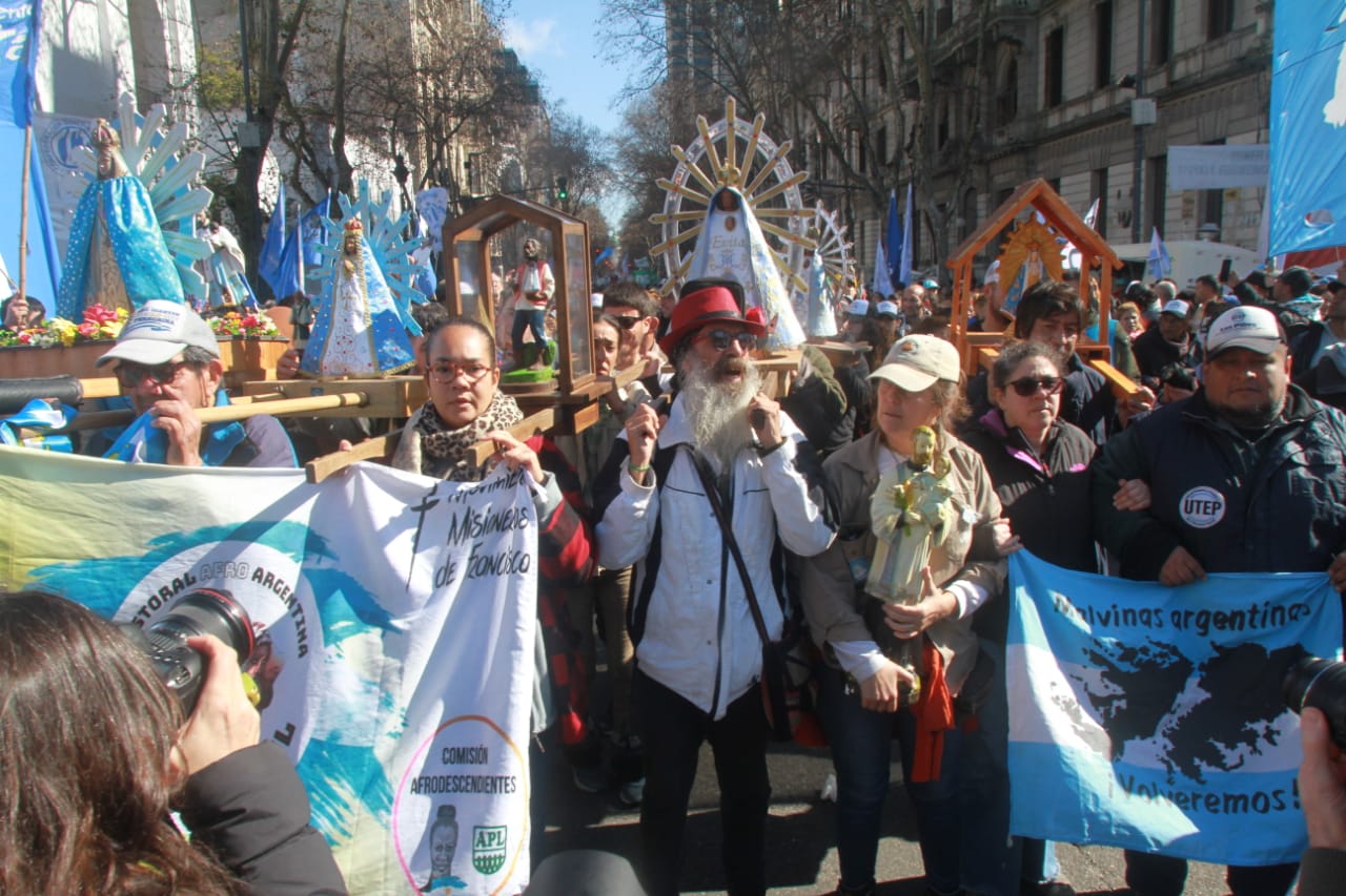 Postales de San Cayetano a la Plaza de Mayo