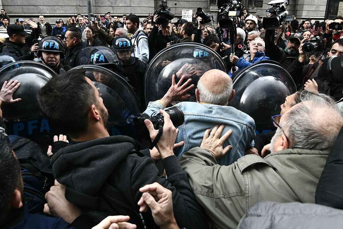 La CGT rompió el silencio y repudió la represión a los jubilados