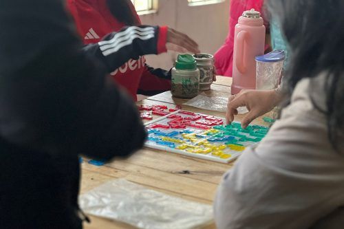 Del encierro a la infancia libre: la experiencia de las mujeres detenidas que crean juguetes en el penal de San Martín