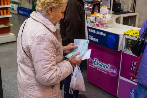 Tras la quita de descuentos del PAMI, los jubilados ya están dejando de llevarse medicamentos por no poder pagarlos