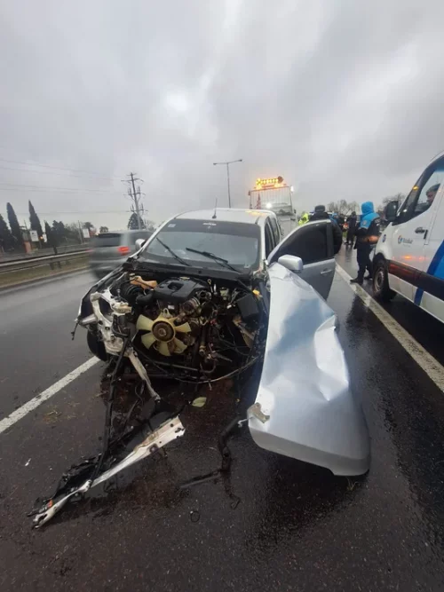 Detuvieron a dos personas que llevaban una tonelada de hojas de coca tras chocar y perder el control del auto