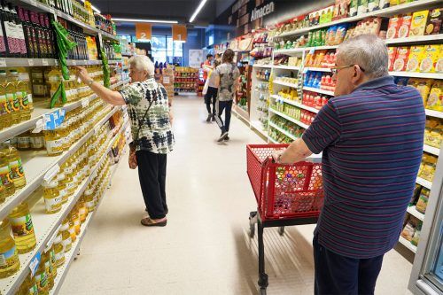 El consumo cayó 11,7% en diciembre y cerró el año con un retroceso del 16,7%