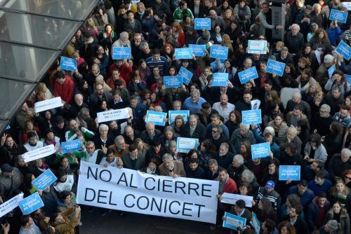 En 2025, la inversión pública en ciencia perforará su mínimo histórico