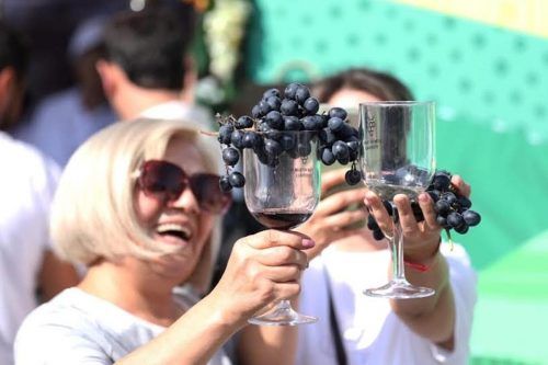 En Azerbaiyán también alzan las copas: un viaje al Festival de la Uva y el Vino de Shamakhi