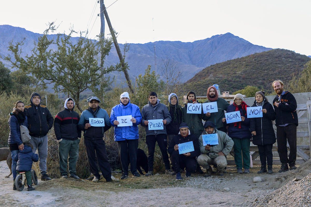 Sigue el conflicto entre el municipio de Villa de Las Rosas y pobladores por la escasez de agua para consumo humano