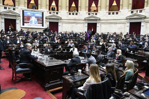 Francos en el Congreso: la factura con Pichetto, el enigma de Santiago Caputo y la limitación al acceso a la información pública