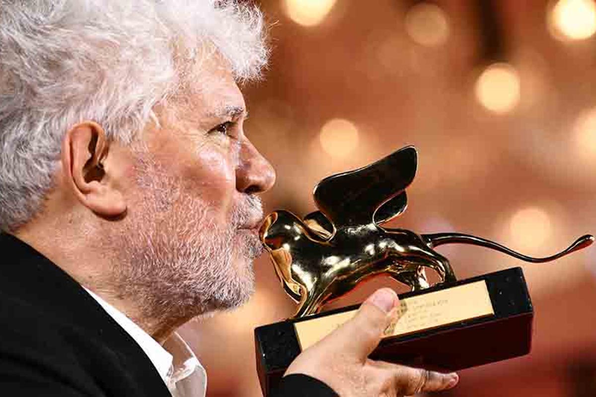 Festival de Cine de Venecia: Almodóvar recibió el León de Oro por “La habitación de al lado”